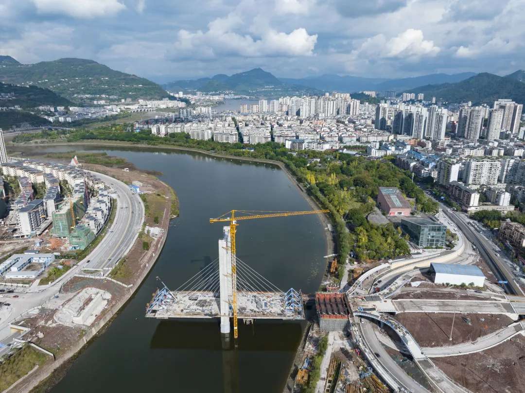 “雷火电竞在线登录官网”城开高速城口县城至鸡鸣互通段建设进入冲刺阶段 预计年底通车   开州大桥将于今年底实现南侧合龙(图5)